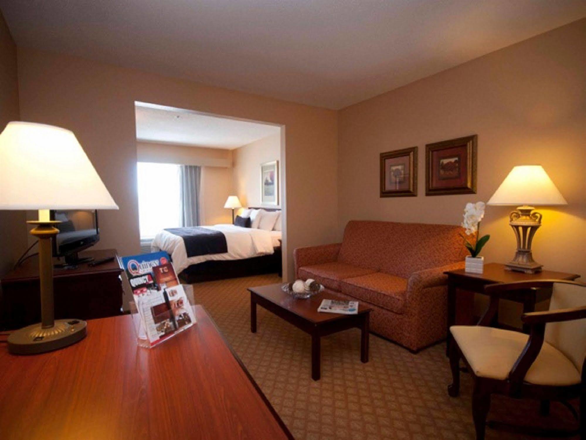 Town & Country Inn And Suites Квінсі Екстер'єр фото